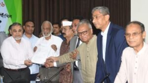 রাষ্ট্রপতি নির্বাচনে বিএনপির প্রার্থী মির্জা ফখরুল, জমা দেওয়া হলো মনোনয়নপত্র
