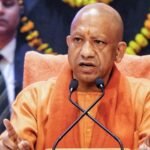 দেশভাগের জন্য কংগ্রেসকে দায়ী করলেন যোগী আদিত্যনাথ, তুললেন হিন্দু গ্রাম হস্তান্তরের অভিযোগ