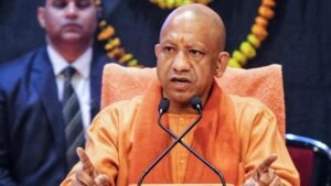 দেশভাগের জন্য কংগ্রেসকে দায়ী করলেন যোগী আদিত্যনাথ, তুললেন হিন্দু গ্রাম হস্তান্তরের অভিযোগ