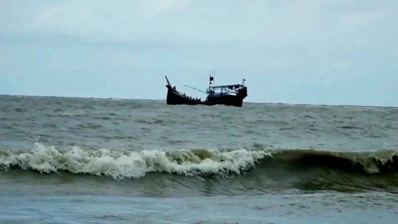 প্রেক্ষাপট: বঙ্গোপসাগরে ট্রলারডুবি: ৮ জেলে উদ্ধার, এখনো নিখোঁজ ৫