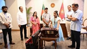 প্রধানমন্ত্রীর উপহার পেল ক্ষুদে সংগীতশিল্পী অনুশ্রী, পূরণ হলো হারমোনিয়ামের স্বপ্ন