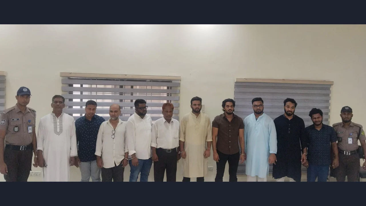 চট্টগ্রামে নিষিদ্ধ আওয়ামী লীগের গোপন বৈঠক থেকে সাংবাদিকসহ ১৫ জন গ্রেপ্তার