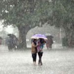 রাজধানী ঢাকাসহ ১৩ জেলায় ঝোড়ো হাওয়াসহ বৃষ্টির পূর্বাভাস, নদীবন্দরে সতর্কতা