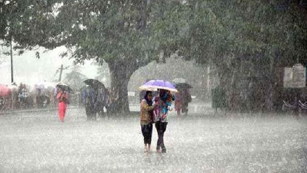 রাজধানী ঢাকাসহ ১৩ জেলায় ঝোড়ো হাওয়াসহ বৃষ্টির পূর্বাভাস, নদীবন্দরে সতর্কতা