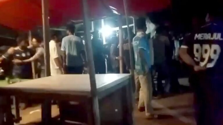প্রেমের প্রস্তাবকে কেন্দ্র করে বরিশাল বিশ্ববিদ্যালয়ে দুই বিভাগের শিক্ষার্থীদের মধ্যে দফায় দফায় সংঘর্ষ