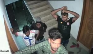 সাভারে গণ বিশ্ববিদ্যালয়ের দম্পতির ফ্ল্যাটে হামলা: লিভ-ইন সন্দেহে উত্ত্যক্তের অভিযোগ