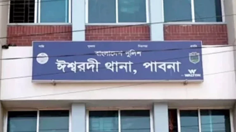 ঈশ্বরদীতে দোকানে চুরির ঘটনায় উত্তপ্ত পরিস্থিতি: গণপিটুনিতে একজন নিহত, আহত তিন