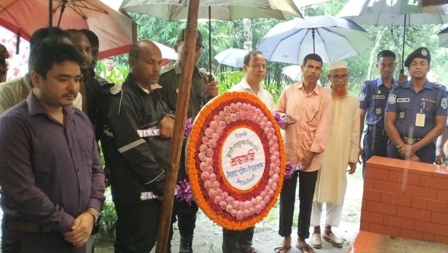 নীলফামারীর কিশোরগঞ্জে জুলাই গণঅভ্যুত্থান দিবসে শহিদ নাঈমের কবরে শ্রদ্ধা নিবেদন