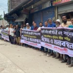 লক্ষ্মীপুরে প্রবাসী মনিরসহ তিনজনের মৃত্যুর ঘটনায় দ্রুত বিচারের দাবিতে মানববন্ধন