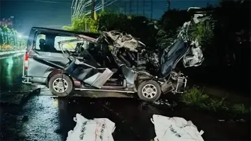 চট্টগ্রামে বিয়ের অনুষ্ঠান থেকে ফেরার পথে কাভার্ডভ্যানের ধাক্কায় নিহত ৪