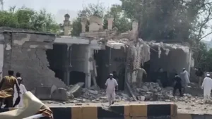 পাকিস্তানের পুলিশ লাইনে বিস্ফোরণ ও গোলাগুলি, নিহত ১৬