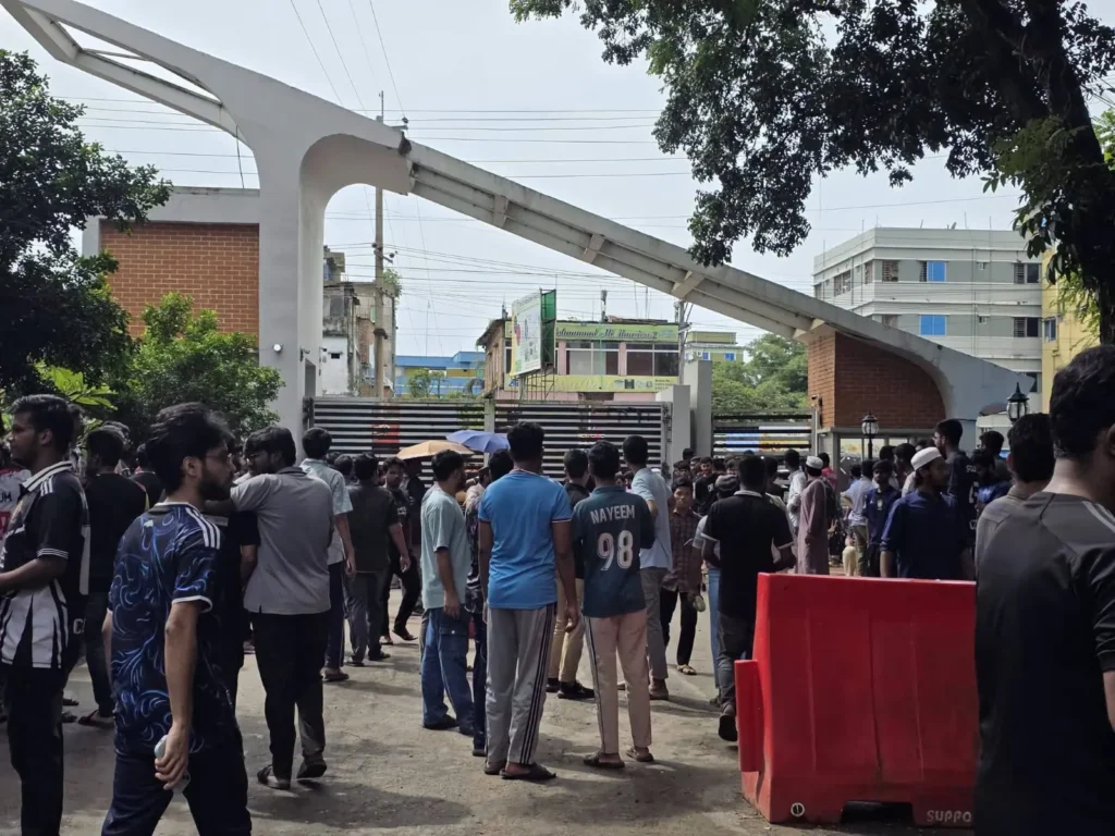 উপাচার্য পরিবর্তনের প্রতিবাদে চুয়েটে কমপ্লিট শাটডাউন