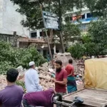 মিরপুরে টিকাদান কেন্দ্রে হামলা ও লুটপাট: ভবন গুঁড়িয়ে দখল