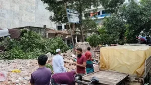 মিরপুরে টিকাদান কেন্দ্রে হামলা ও লুটপাট: ভবন গুঁড়িয়ে দখল