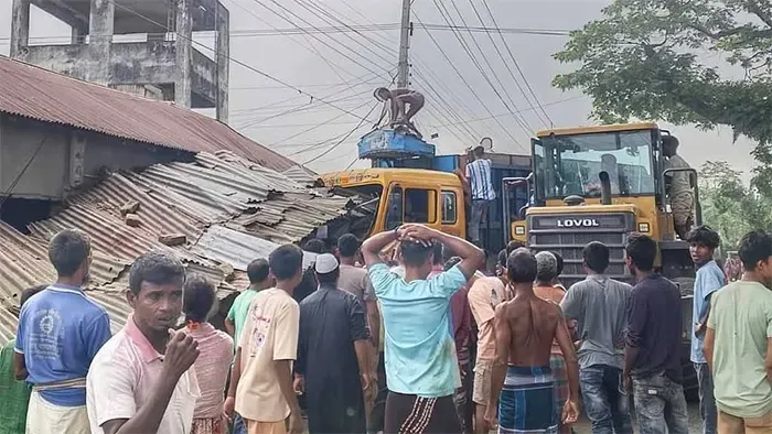 লালমনিরহাটে ট্রাকের ধাক্কায় ইজিবাইকের ৩ যাত্রী নিহত