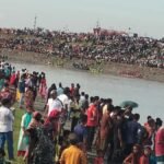 সাতক্ষীরায় বেতনা নদীতে ঐতিহ্যবাহী নৌকাবাইচ, মাতোয়ারা দর্শক