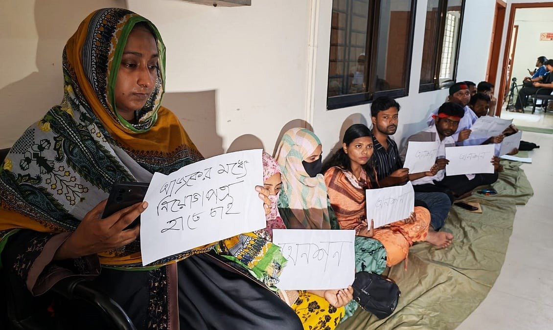 নিয়োগপত্রের দাবিতে জামালপুরে প্রাথমিক শিক্ষকদের আমরণ অনশন