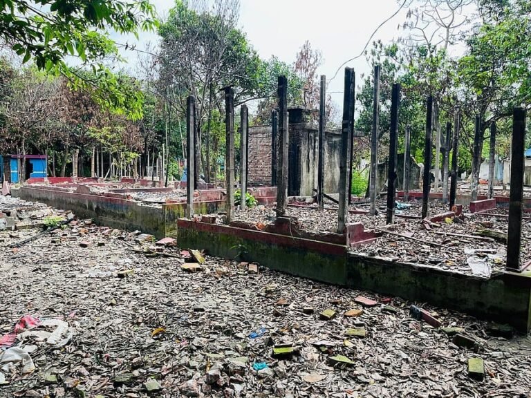 ভৈরবে বাজারের নাম নিয়ে বিরোধ: মাস পেরিয়েও ঘরছাড়া শত শত পরিবার, নতুন করে অগ্নিসংযোগ