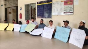 প্রাথমিক বিদ্যালয়ে শিক্ষক নিয়োগের দাবিতে ময়মনসিংহ ও জামালপুরে অনশন
