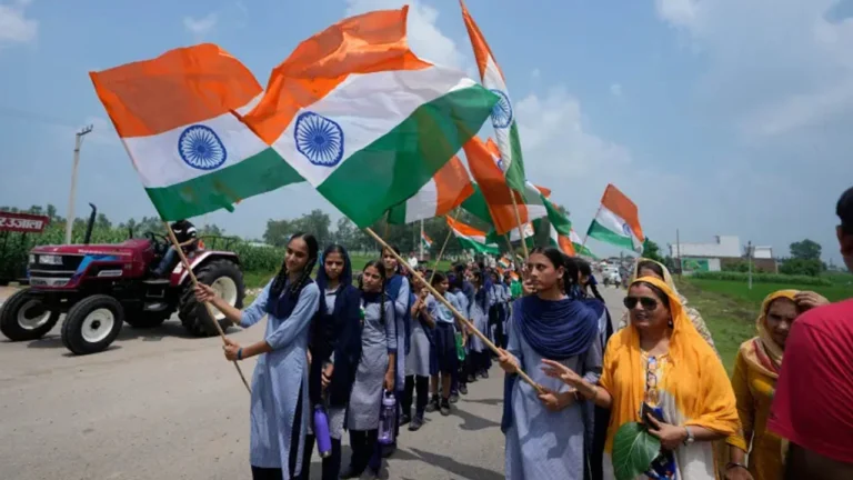 ভারতে জেন-আলফাদের নতুন আন্দোলন: সরকারি স্কুলের জরাজীর্ণ অবস্থার প্রতিবাদে ক্ষুদে শিক্ষার্থীদের বিক্ষোভ