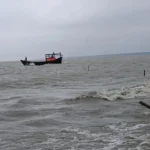 বঙ্গোপসাগরে ট্রলারডুবি: নিখোঁজ দুই জেলে, উদ্ধার ১১