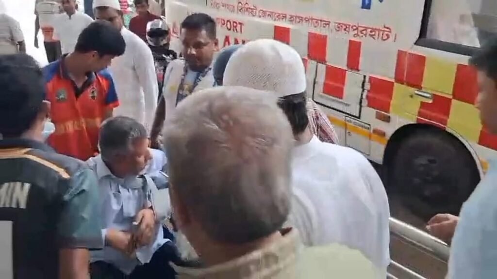 বগুড়ায় সড়ক দুর্ঘটনায় আহত প্রতিমন্ত্রী আবদুল বারীকে উন্নত চিকিৎসার জন্য ঢাকায় স্থানান্তর