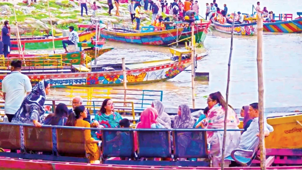 রাজশাহীর পদ্মায় বাড়ছে নৌ-দুর্ঘটনা: সৌন্দর্যের আড়ালে লুকিয়ে আছে মৃত্যুঝুঁকি