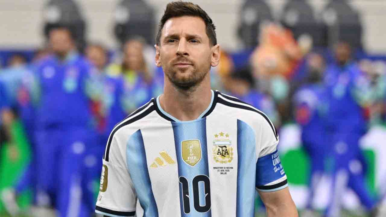 জাদুঘরে ঠাঁই পাবে লিওনেল মেসির অধিনায়কত্বের আর্মব্যান্ড