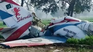 পাকিস্তানে প্রশিক্ষণ বিমান বিধ্বস্ত: নিহত দুই পাইলট