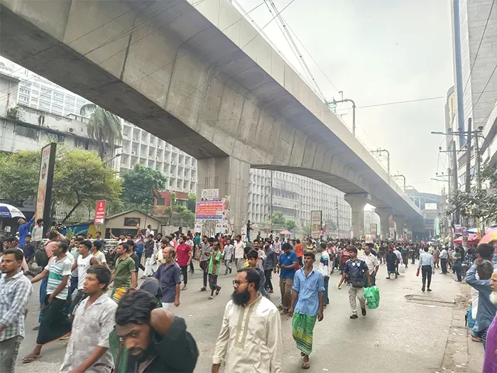 রাজধানীতে অটোরিকশা চালকদের বিক্ষোভ
