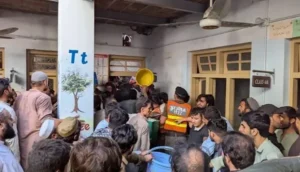 পেশোয়ারে বেসরকারি স্কুলের ছাদ ধসে ২৮ শিশুসহ ২৯ জনের
