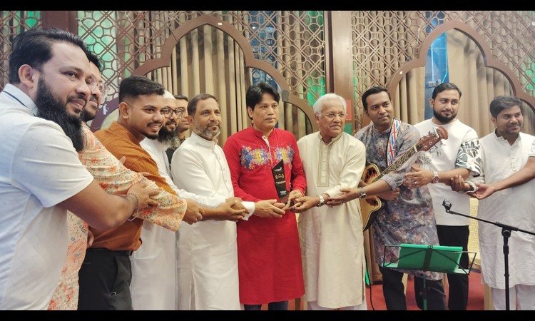কাতারে কেক কেটে বাংলাদেশ ফ্রেন্ডস ক্লাবের ১২তম বর্ষপূর্তি উদযাপন