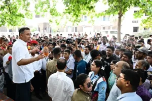 সাড়ে চার ঘণ্টায় ১৩ স্থান পরিদর্শন করলেন প্রধানমন্ত্রী