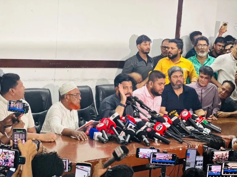 প্রতিমন্ত্রীর পদ থেকে ইশরাক হোসেনের পদত্যাগ