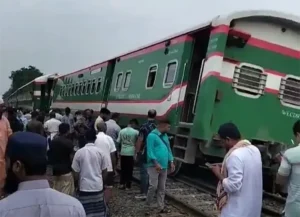 টাঙ্গাইলে লাইনচ্যুত নীলসাগর এক্সপ্রেস, উত্তরবঙ্গের ট্রেন চলাচল বন্ধ