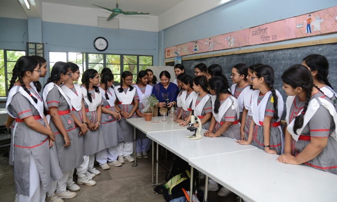 হলি ক্রস বালিকা বিদ্যালয়ে নবম শ্রেণিতে ভর্তির বিজ্ঞপ্তি প্রকাশ