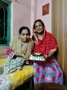 মায়ের হাত ধরে স্নাতকোত্তর, সংগ্রামের গল্প শোনালেন রাজিয়া