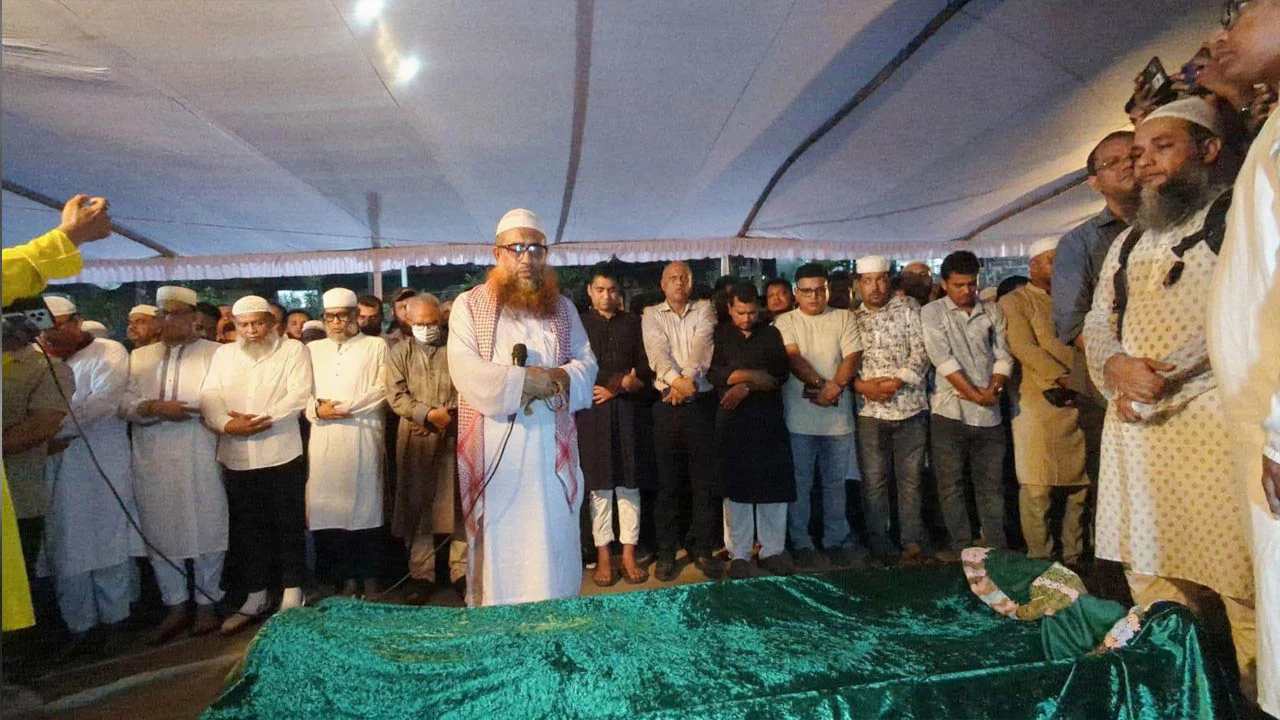 শ্রদ্ধা ও ভালোবাসায় চিরনিদ্রায় বিএনপি নেতা আ. হাই