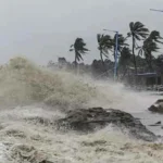 অন্ধ্র উপকূলের দিকে ধেয়ে আসছে তীব্র ঘূর্ণিঝড় অর্ণব