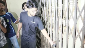 চুয়েট ভিসি ভবনে তালা ও বিদ্যুৎ সংযোগ বিচ্ছিন্ন