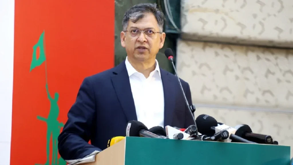 যা বললেন স্বরাষ্ট্রমন্ত্রী, ডিসেম্বরে হাসিনার ফেরার গুঞ্জন নিয়ে