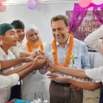 বিশ্ব শিক্ষক দিবসে পটিয়ার শিক্ষার্থীদের ব্যতিক্রমী উপহার
