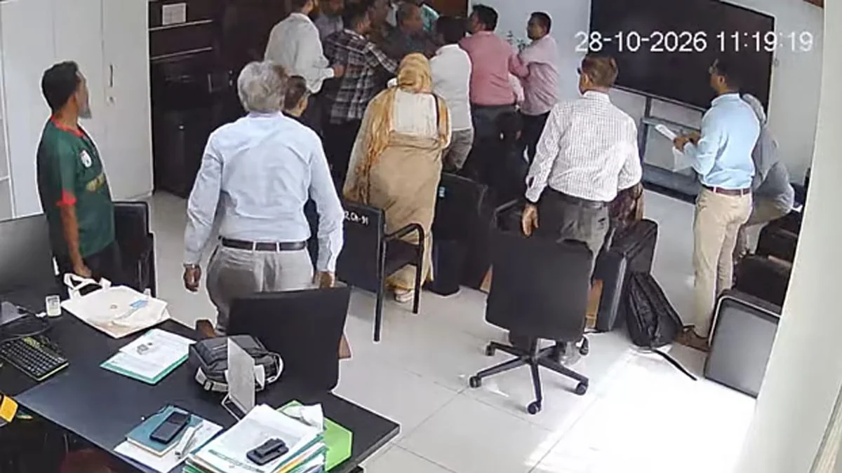 আইইডিসিআর পরিচালকের কক্ষে ঢুকে মারধরের অভিযোগ ড্যাবের বিরুদ্ধে