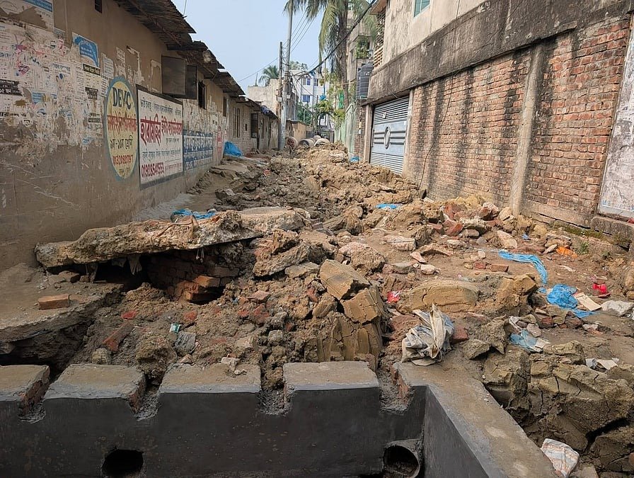 রাস্তা খোঁড়াখুঁড়ির ভোগান্তি: আর কত দিন এভাবে চলবে?