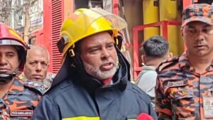 চকবাজারে মনসুর খান প্লাজার আগুনে পুড়েছে ৮টি গুদাম