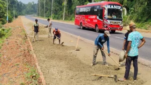 দুর্ঘটনা কমাতে চট্টগ্রাম-কক্সবাজার মহাসড়ক প্রশস্ত করার কাজ চলছে