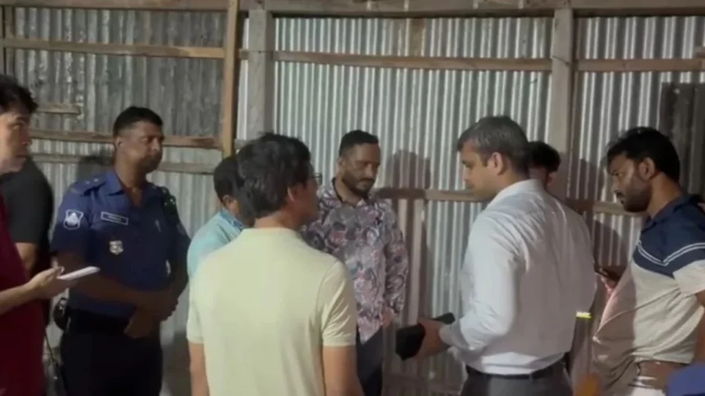 সিরাজগঞ্জে অবৈধ সার মজুত