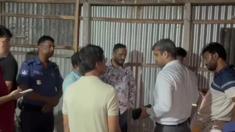 সিরাজগঞ্জে অবৈধ সার মজুত