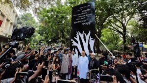 ঢাবিতে গণরুম-গেস্টরুমের নিপীড়নের স্মৃতিস্তম্ভ ‘আর্তনাদ’ উদ্বোধন