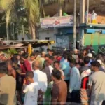 লক্ষ্মীপুরে বালুবাহী ড্রাম্প ট্রাক চাপায় ভ্যানচালক নিহত, সড়ক অবরোধ